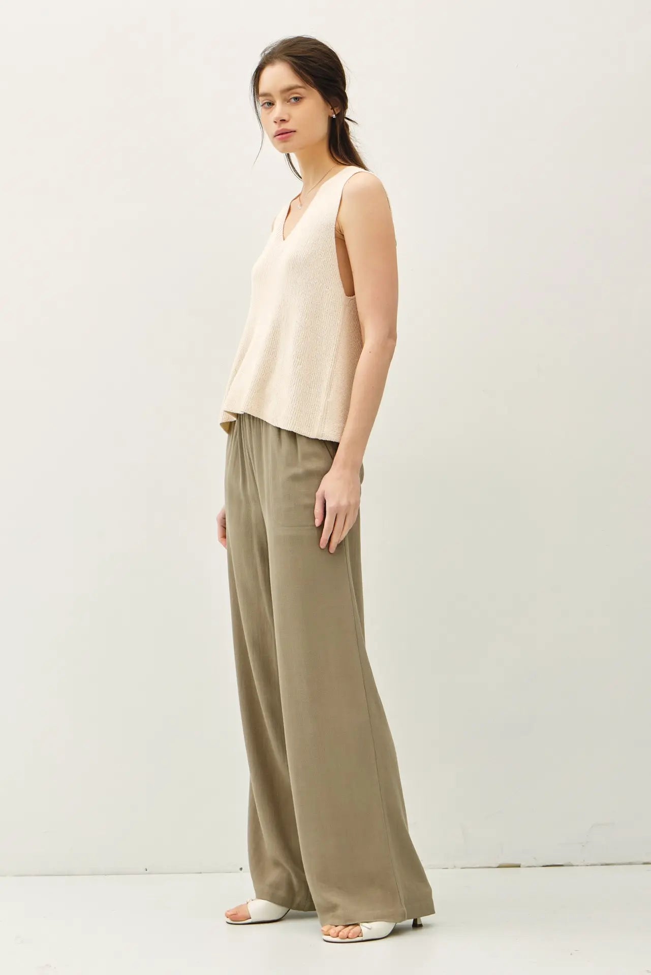 Clean Edge Knit Top w/ Boxy Cropped Cut