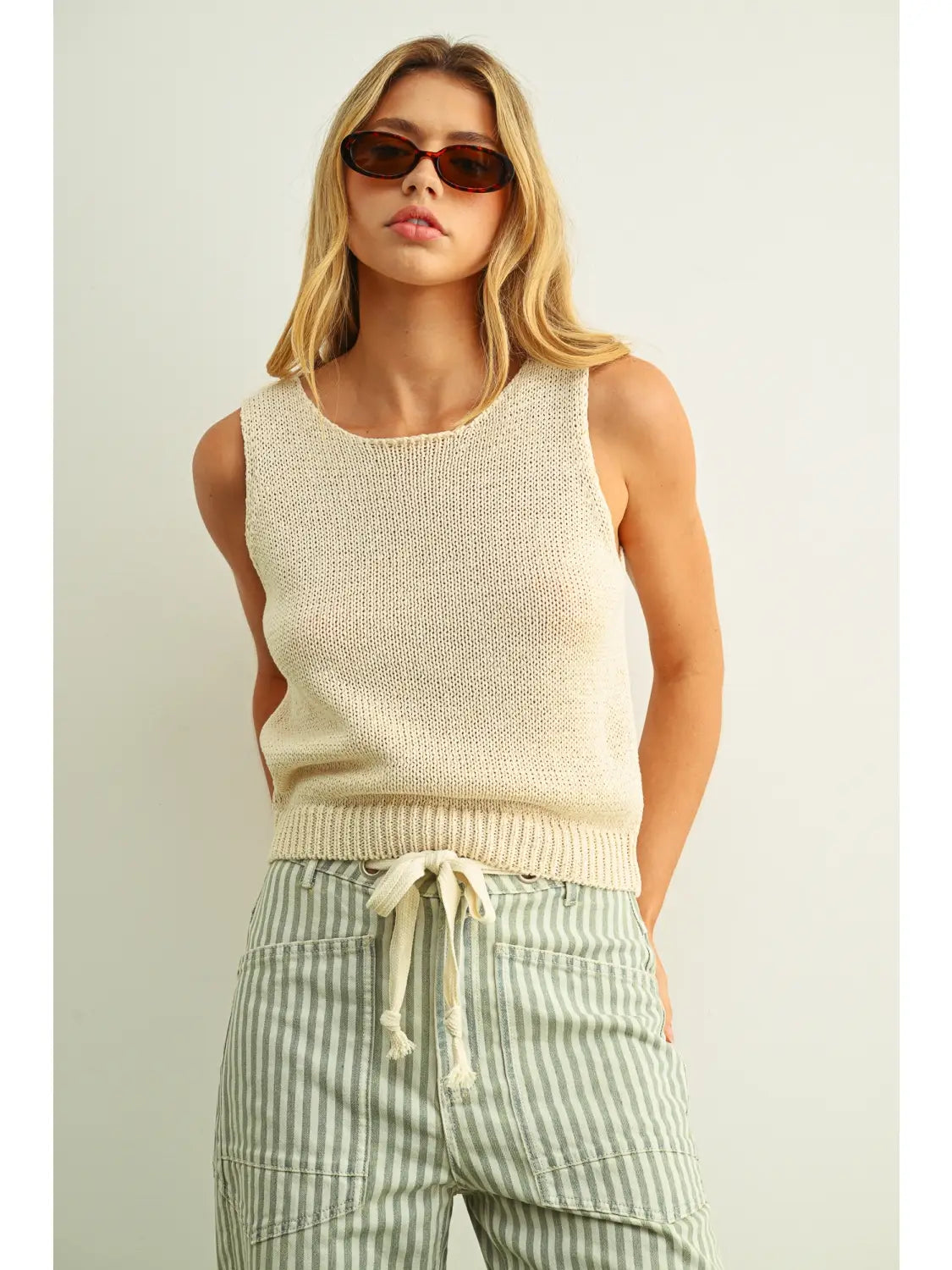 Sleeveless Roundneck Knitted Top