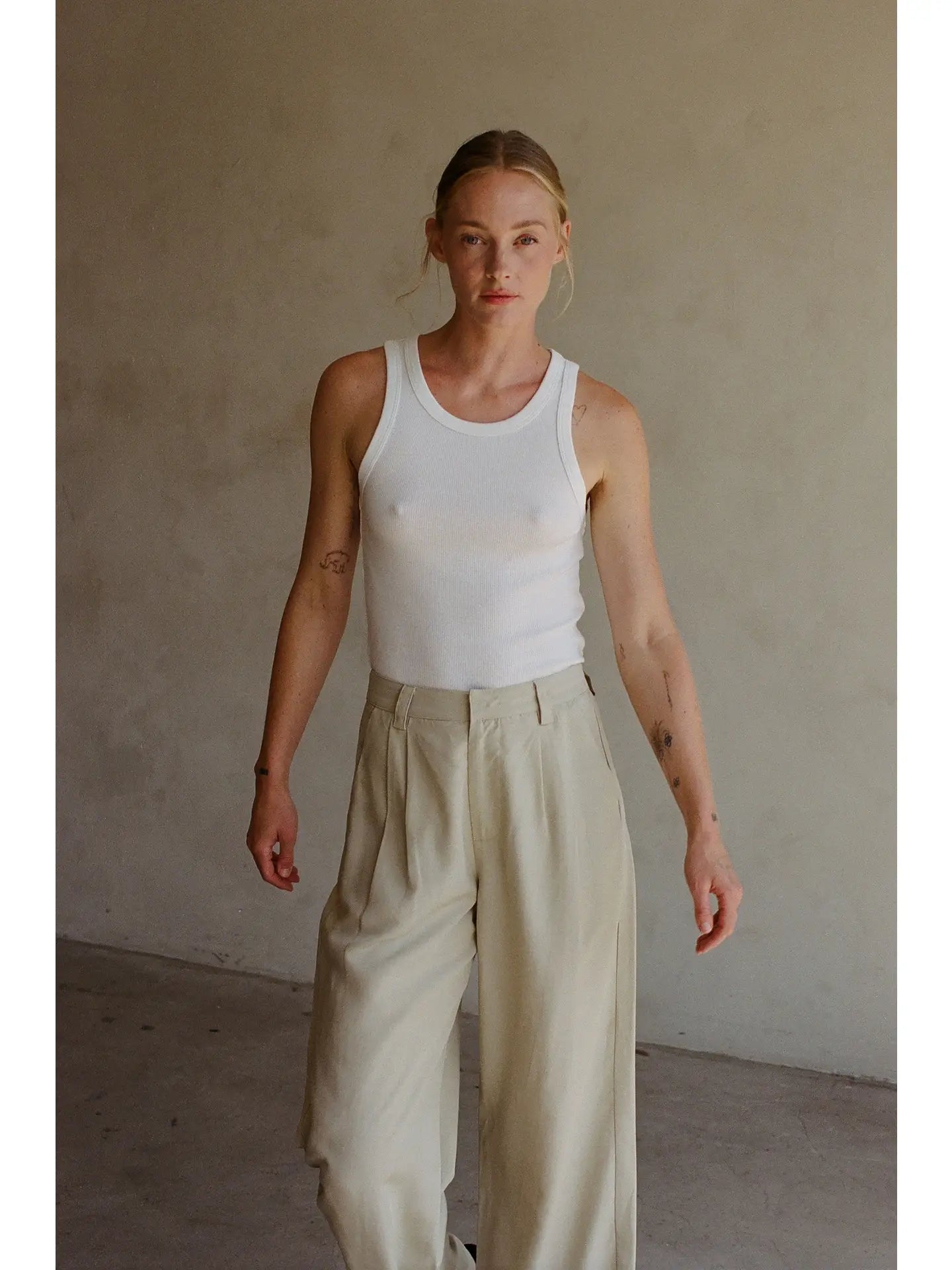 Ribbed Round Neck Sleeveless Tank Top