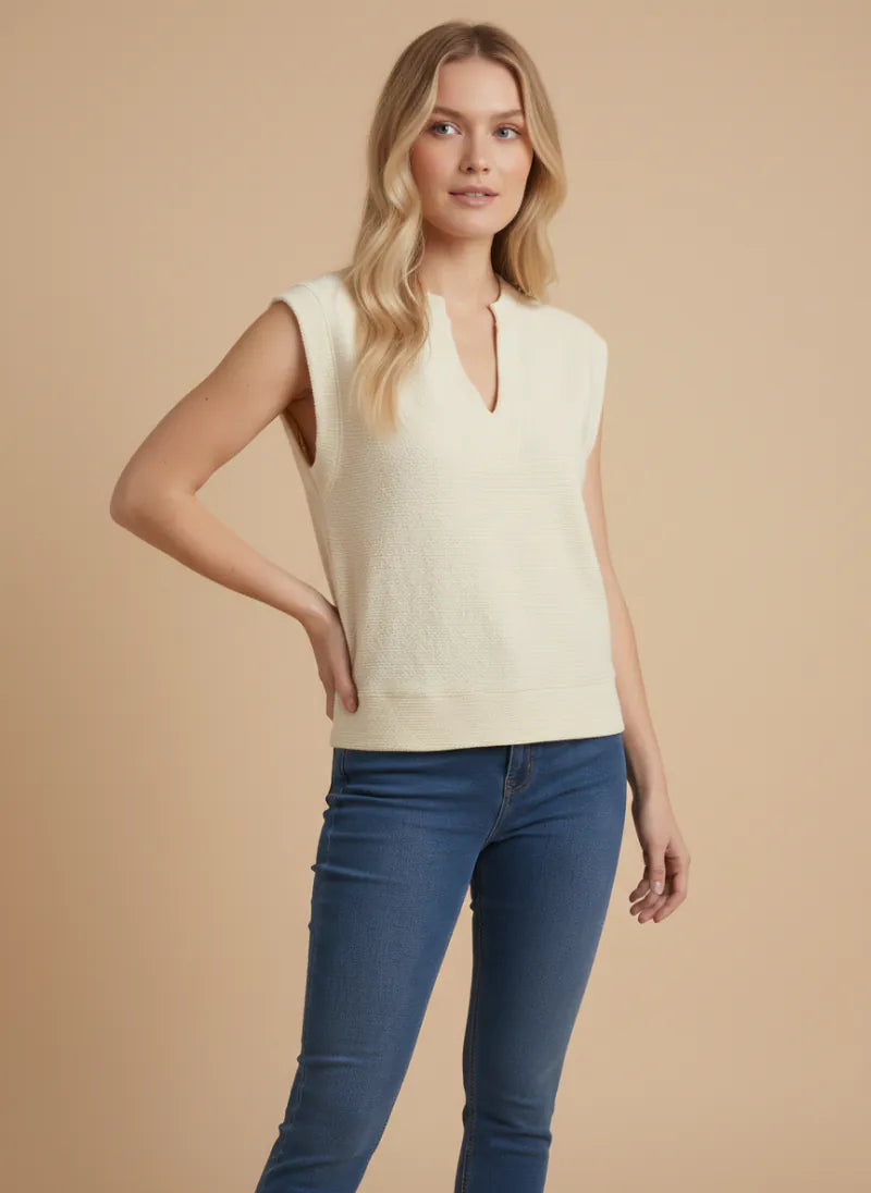 Cloudy Knit V-Neck Sleeveless Round Top