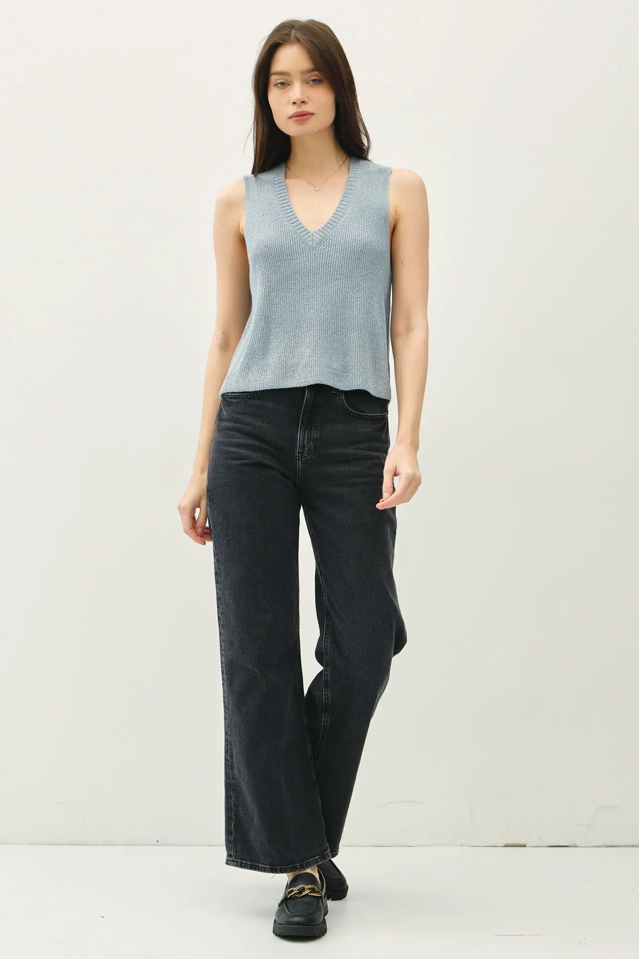 Clean Edge Knit Top w/ Boxy Cropped Cut