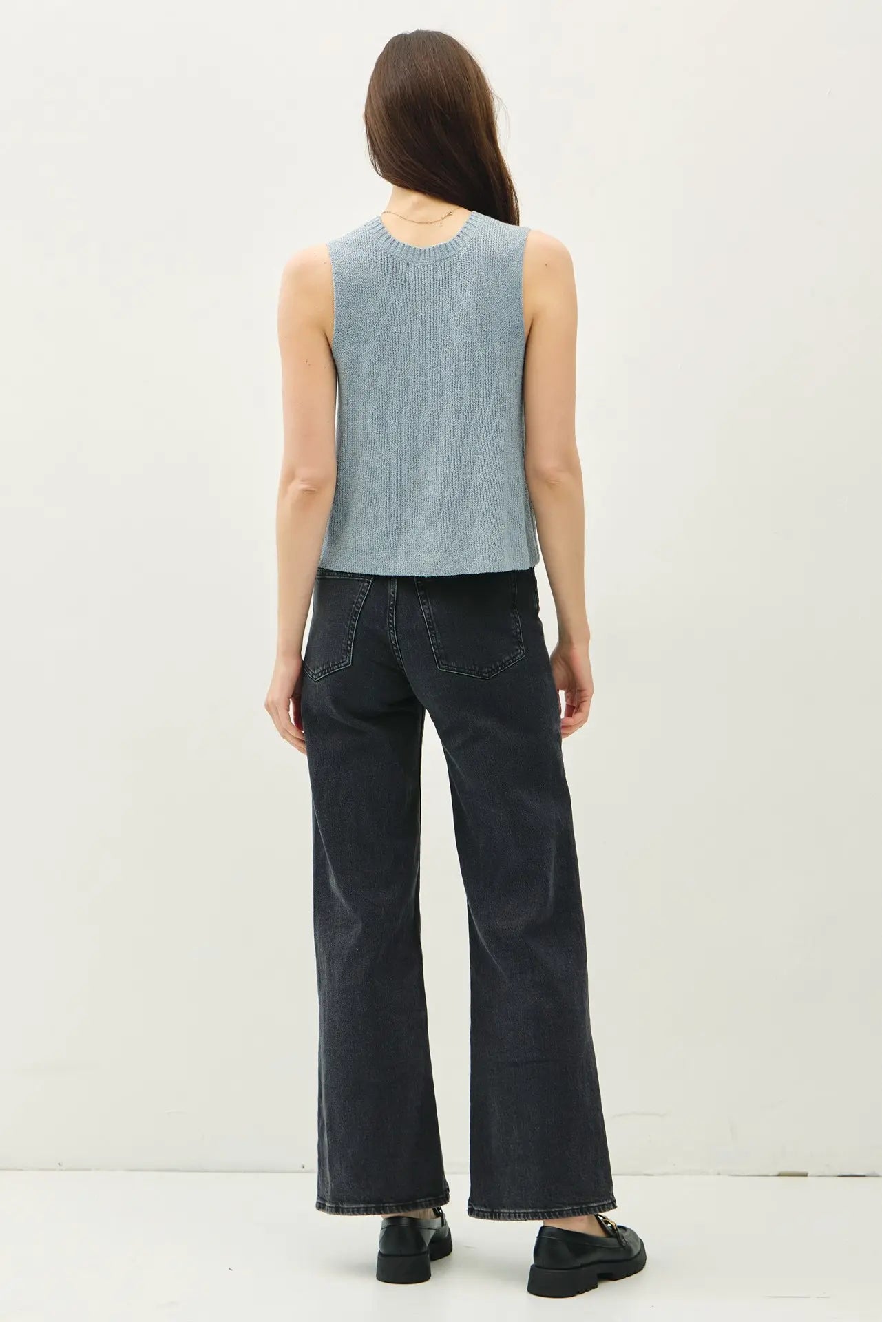 Clean Edge Knit Top w/ Boxy Cropped Cut