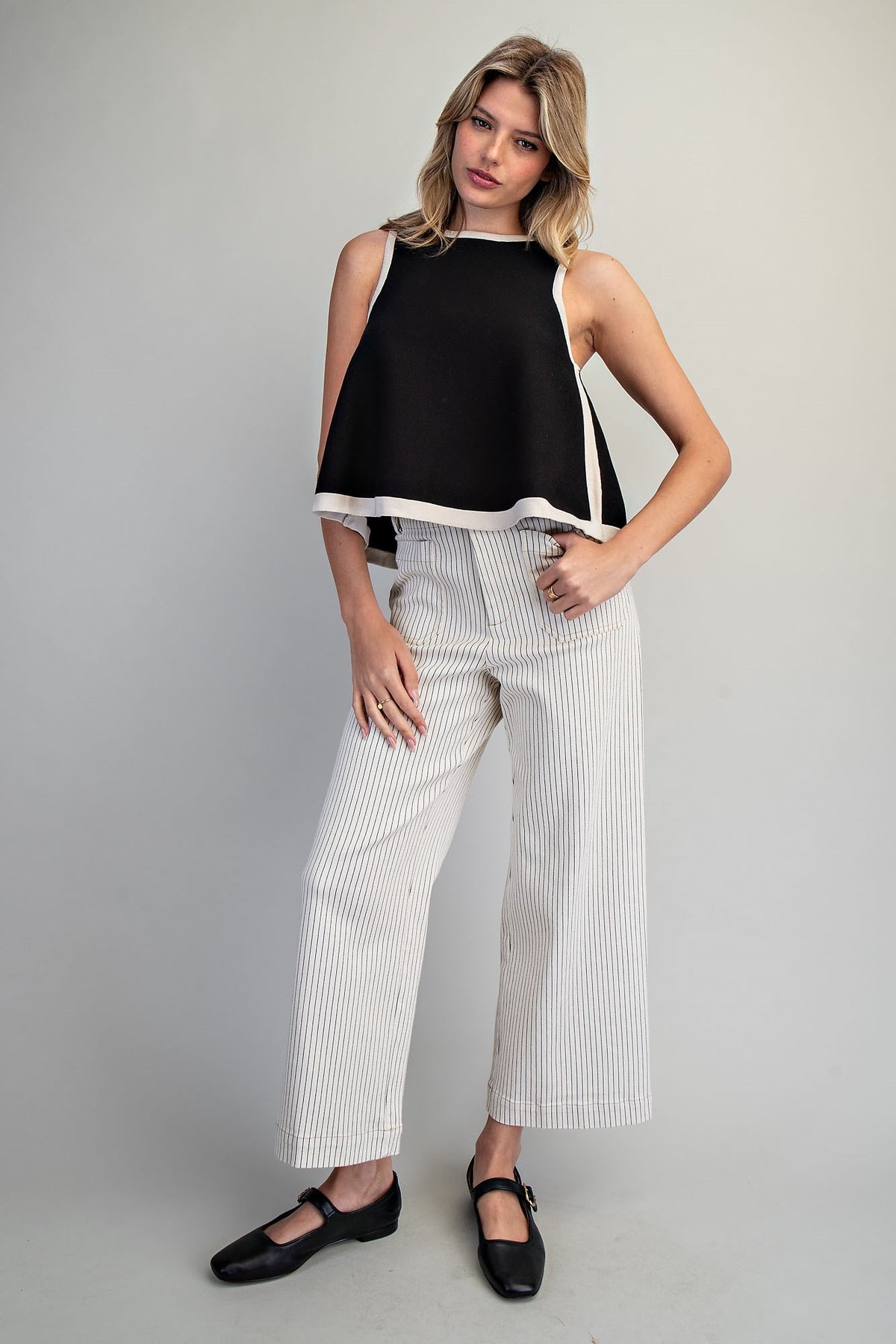 Contrast Trim Sleeveless Knit Top