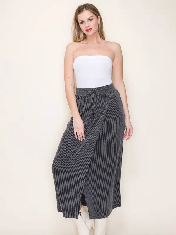 Ribbed Skirt w/ Slit