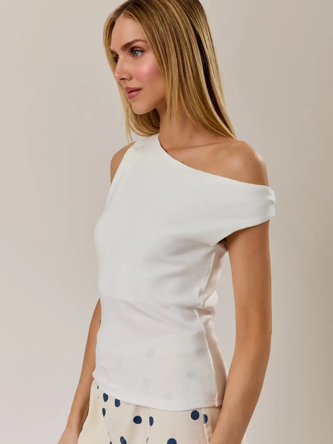 Asymmertrical Neck Sleeveless Knit Top