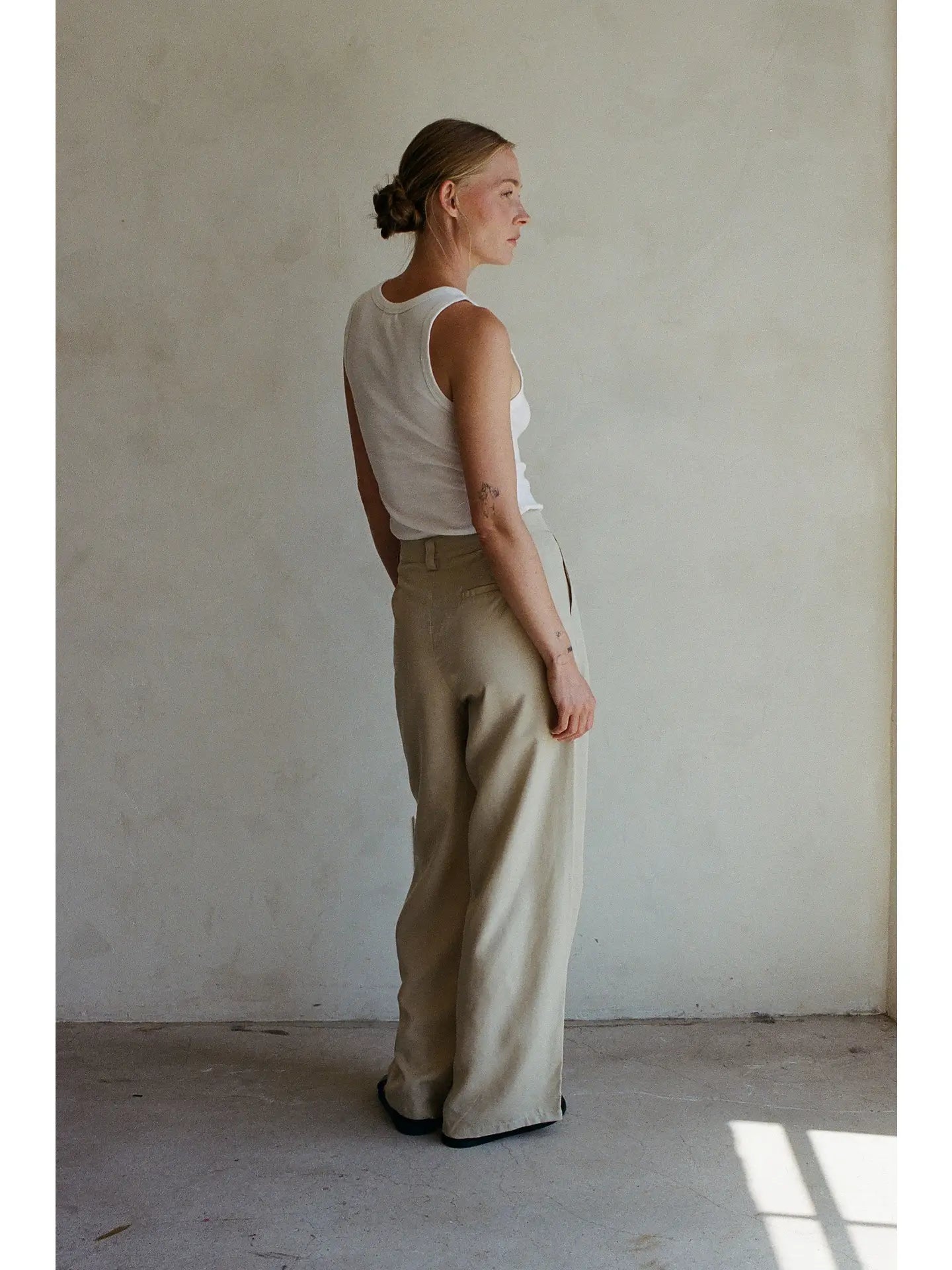 Ribbed Round Neck Sleeveless Tank Top