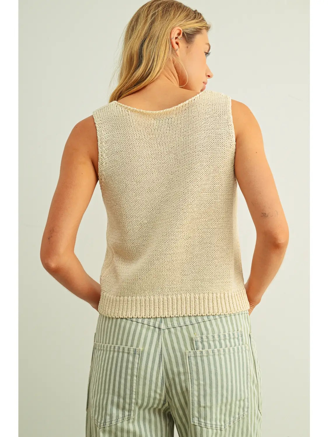 Sleeveless Roundneck Knitted Top