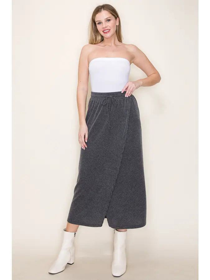 Ribbed Skirt w/ Slit