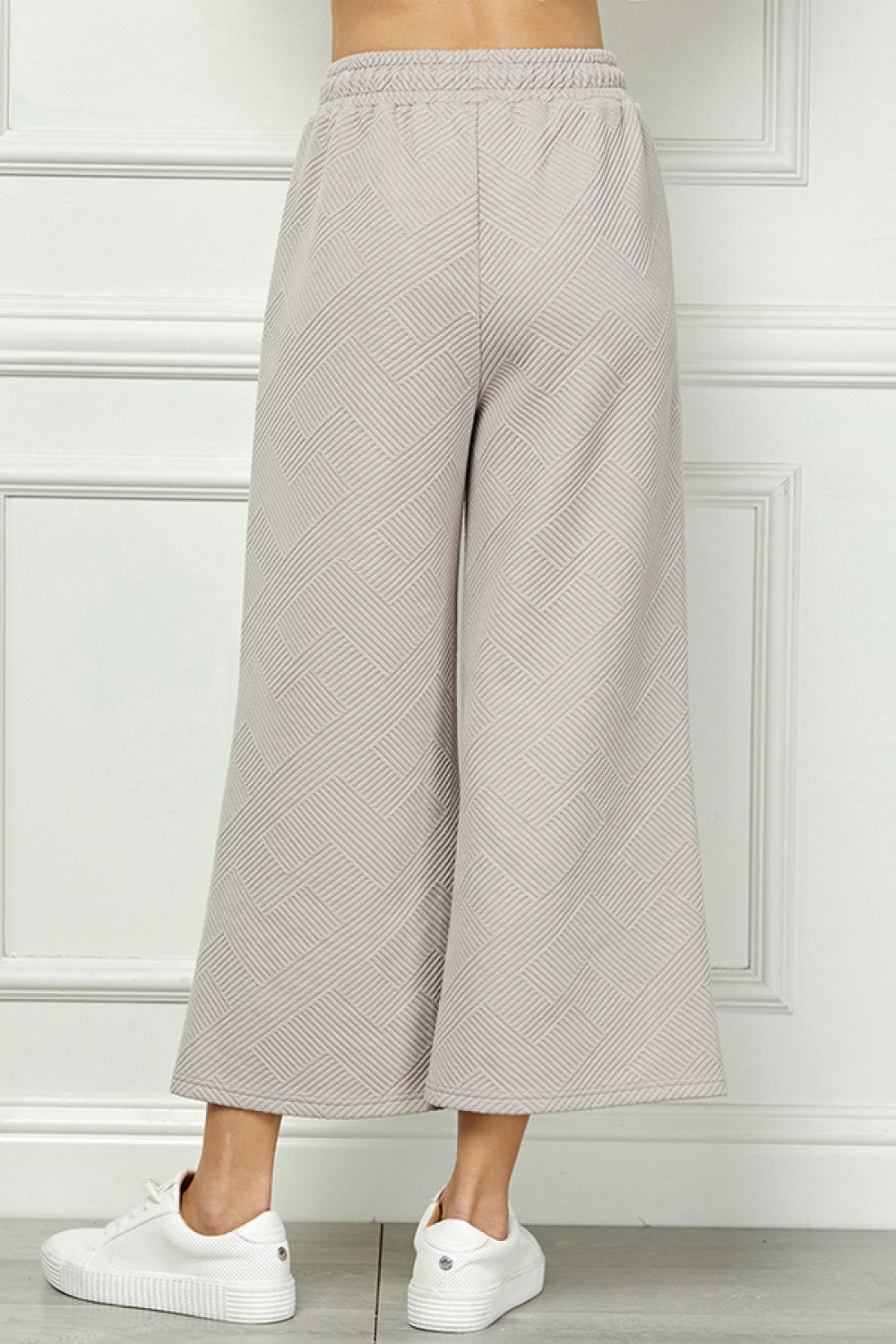 Pearl Detail Texture Cropped Pants