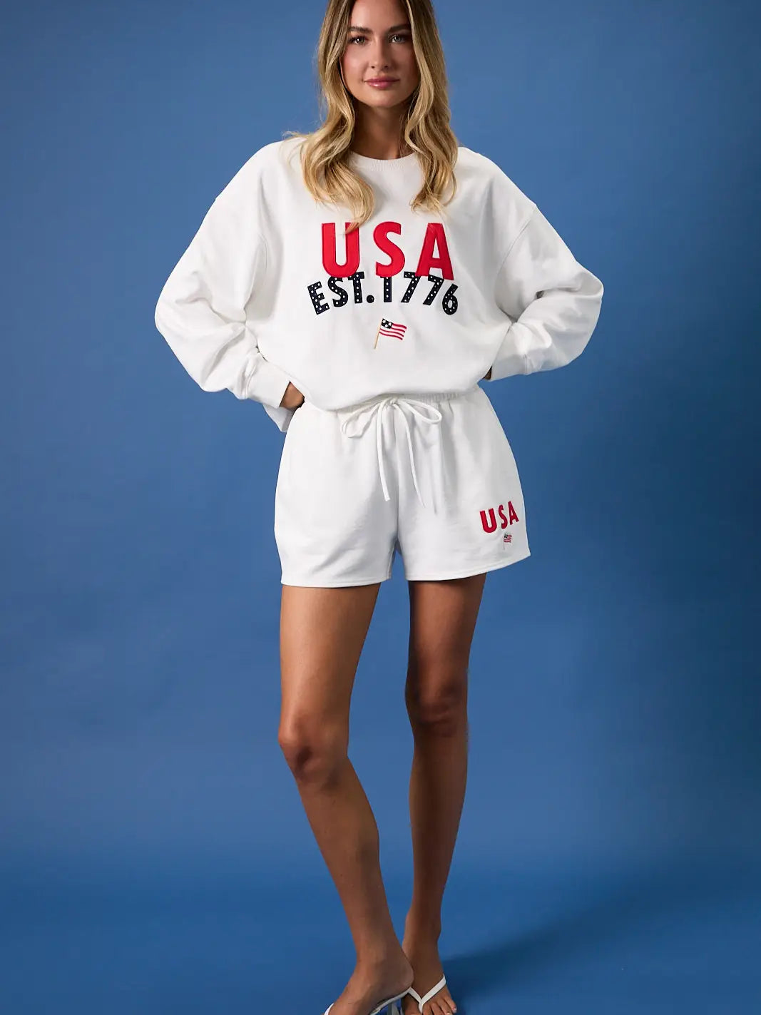Round Neck USA Graphic Embo Sweatshirt