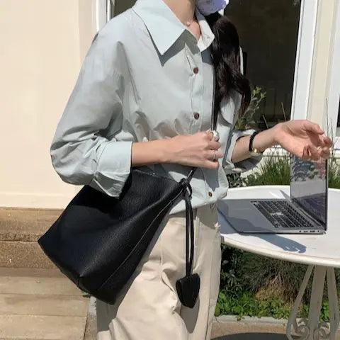 One-Shoulder Tote Bag W/Matching Bag Charm