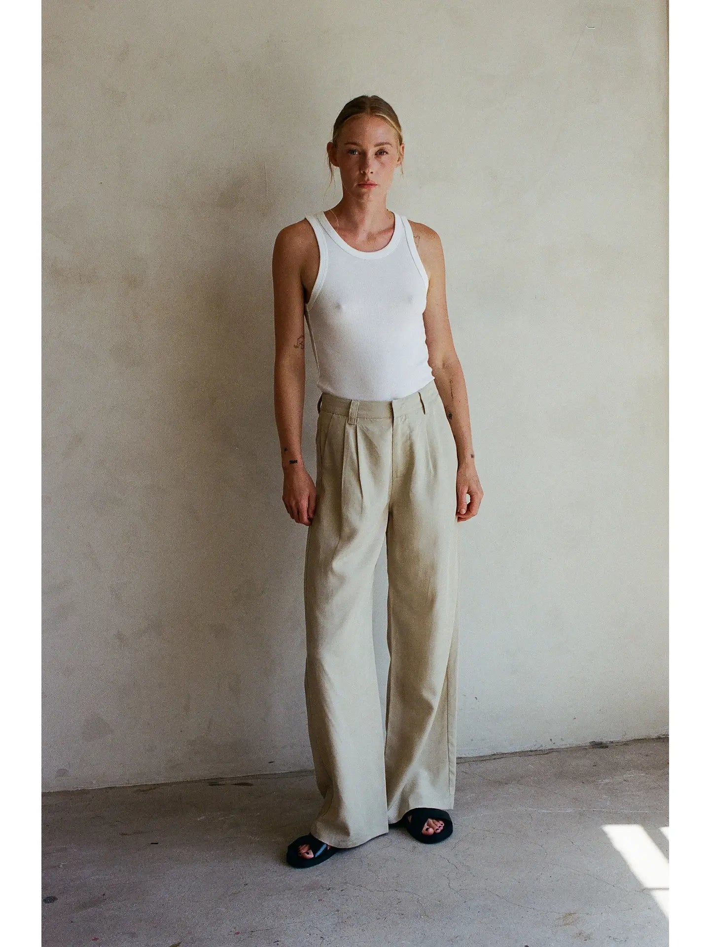 Ribbed Round Neck Sleeveless Tank Top
