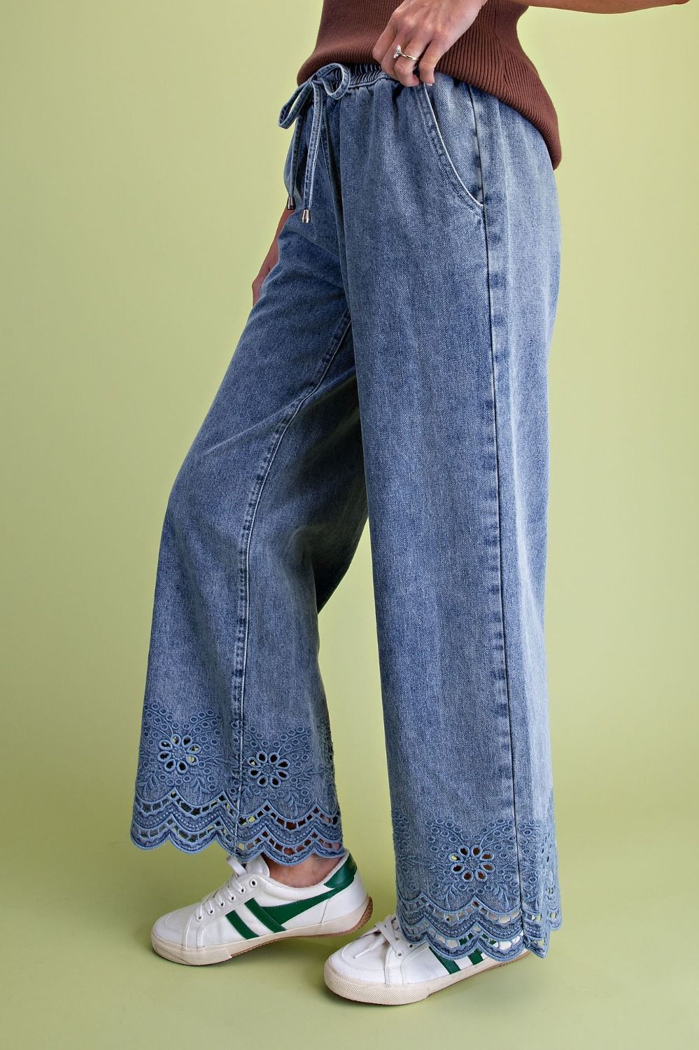 Embroidery Bottom Washed Denim Pants