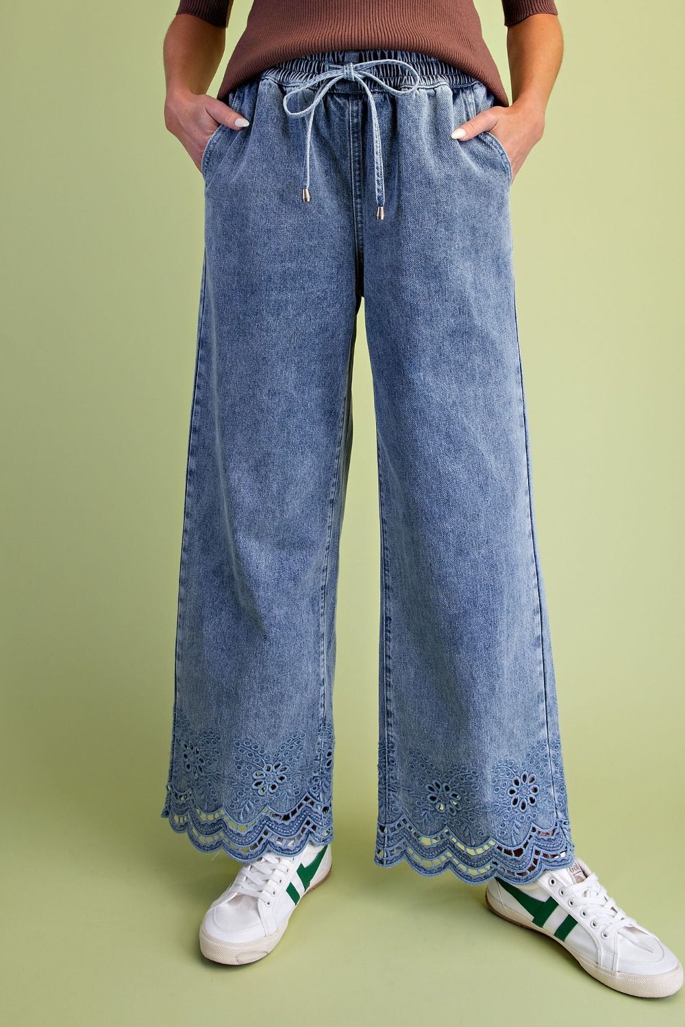 Embroidery Bottom Washed Denim Pants