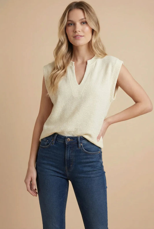 Cloudy Knit V-Neck Sleeveless Round Top